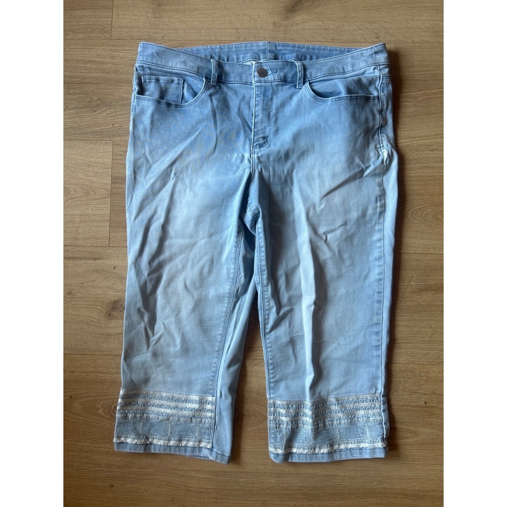 Christopher & Banks Light Wash Embroidered Hem Denim Capri Jeans Womens 12